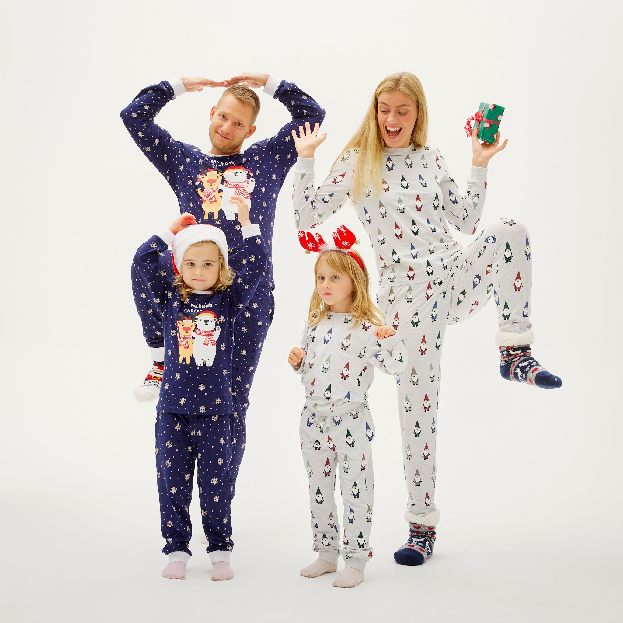 The Garden Gnome Pyjamas - Dam.